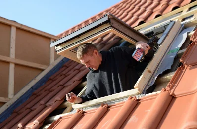 Pose de fenêtres de toit Velux à Verchain-Maugré